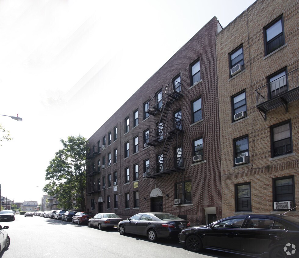 Building Photo - 61-18-61-20 43rd Ave