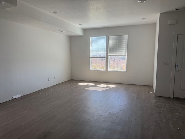 Building Photo - 960 E 960 S