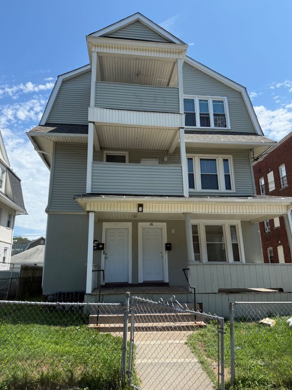 Foto principal - 126 Adams St