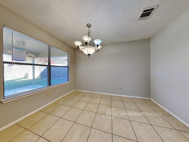 Foto del edificio - 8217 Meadowbrook Dr