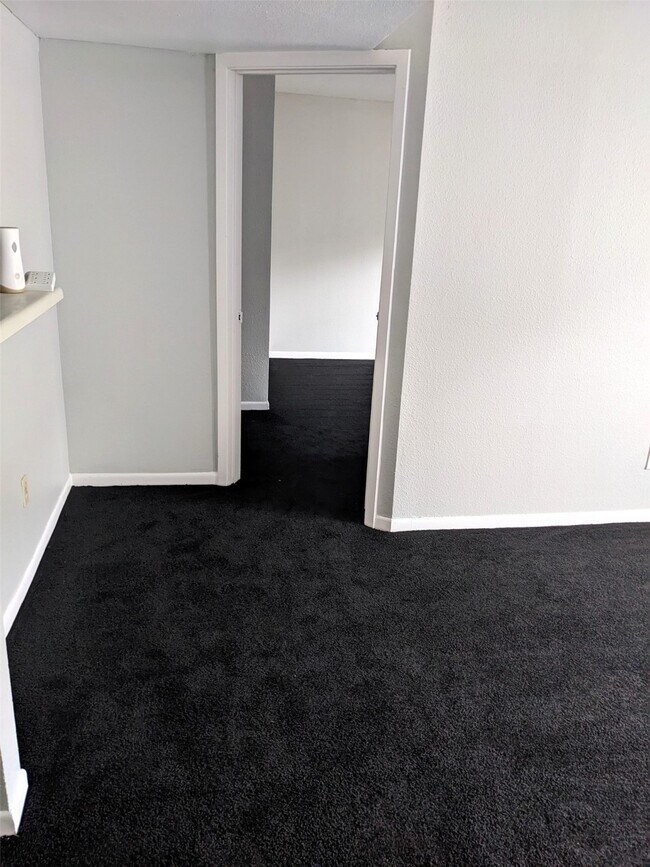 Foto del edificio - 8421 Hearth Dr