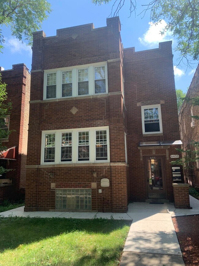Building Photo - 6435 N Seeley Ave