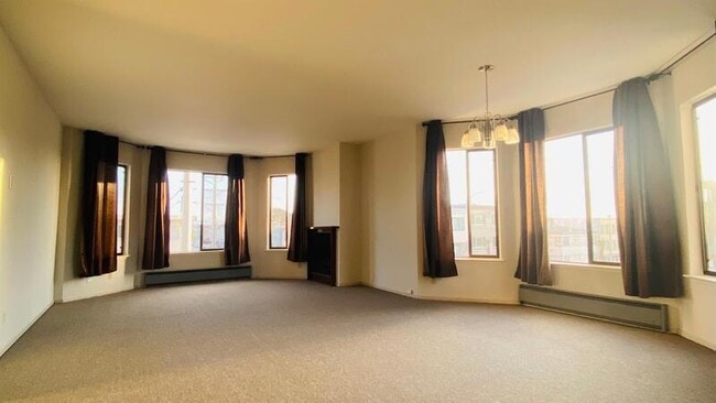 Building Photo - 2390 39th Ave