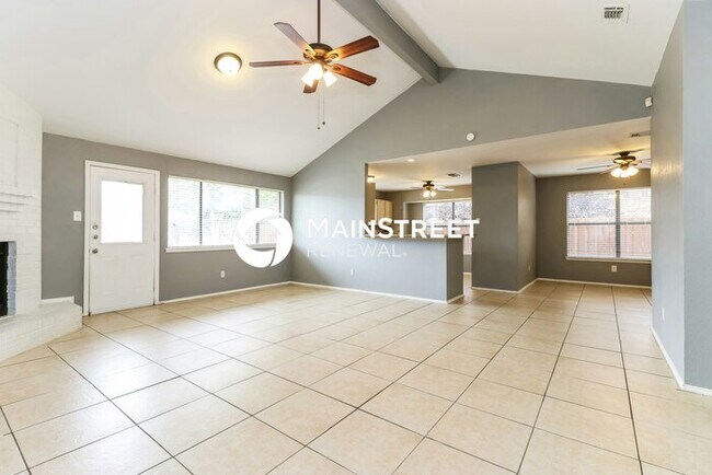 Building Photo - 3 Bedroom Pet-Friendly Home in Fort Worth, TX with Main Street Renewal
