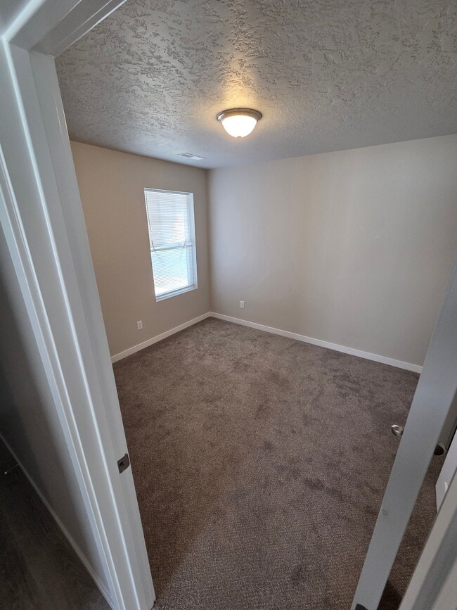 Building Photo - 17649 Desert Rdg Ave