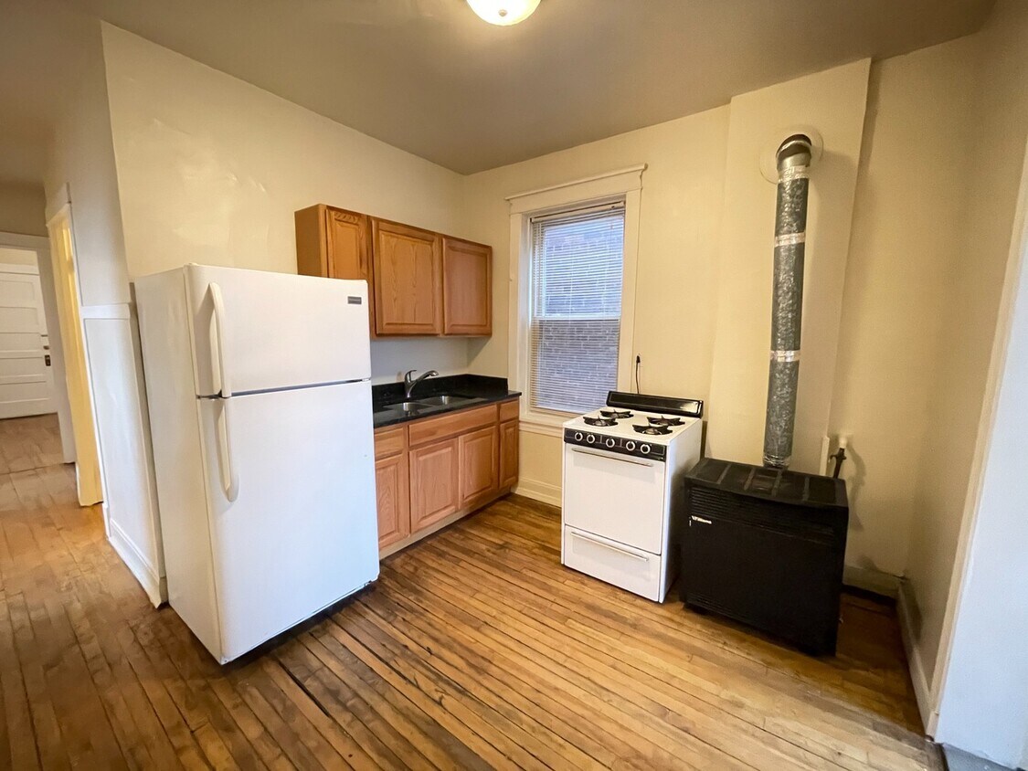 3356 S Emerald Ave Unit 2R, Chicago, IL 60616 Apartment for Rent in