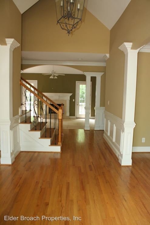 Foto del edificio - 9722 Shadowmere Ln