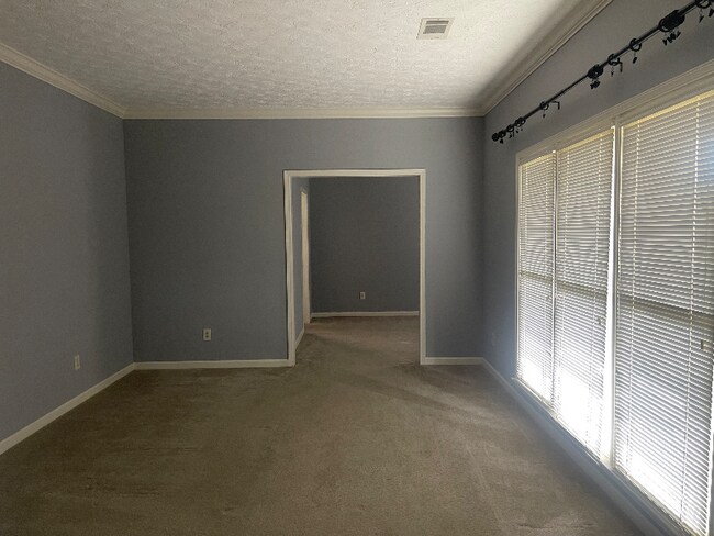 Foto del edificio - 507 Whistlewood Rd