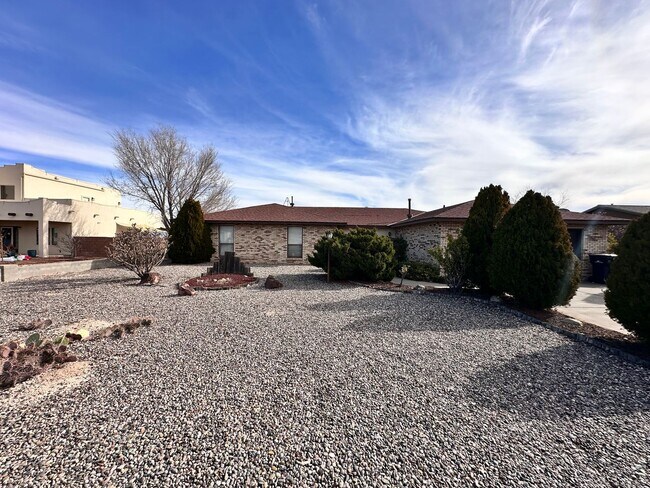 Foto del edificio - Move-In Special: ½ OFF First Month’s Rent! 3 Bedroom 2 Bathroom 2109 Sqft