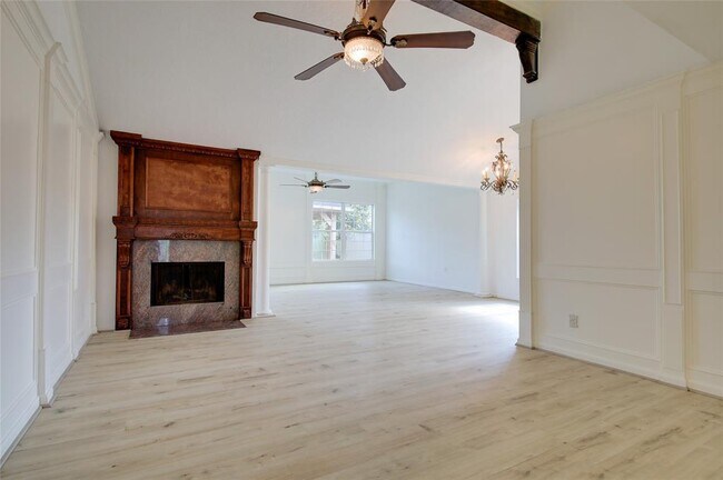 Foto del edificio - 15803 Pryor Dr