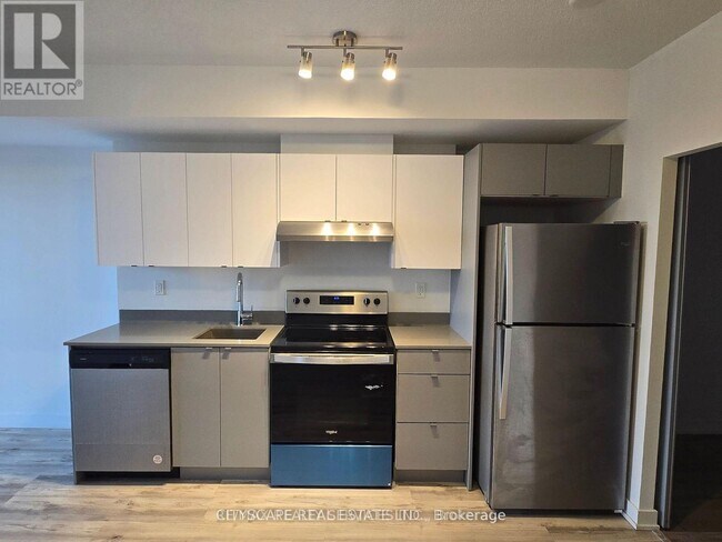 Photo du bâtiment - 3200 Dakota Cmn