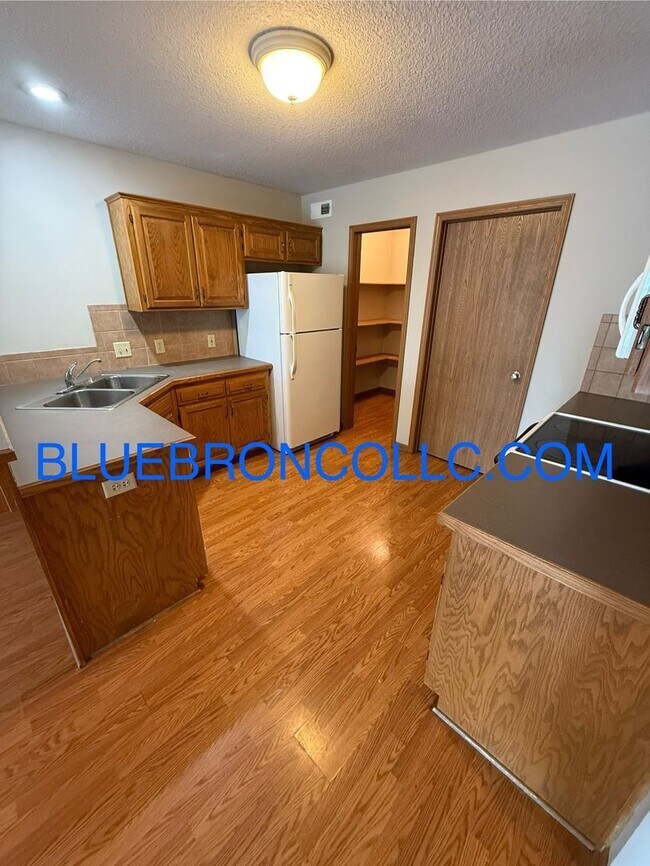 Foto del edificio - 601-603 W Pine St