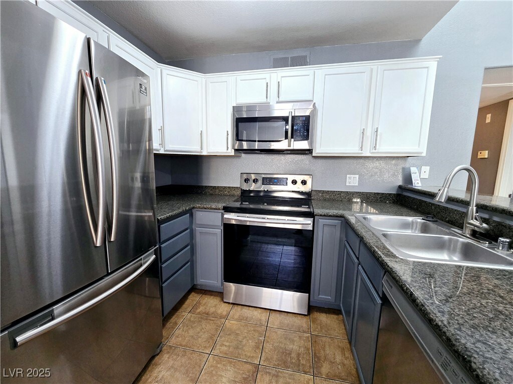 Foto principal - 9325 W Desert Inn Rd