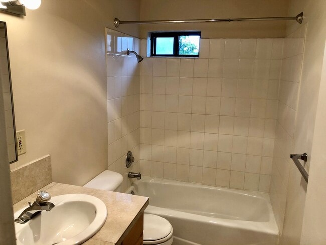 Building Photo - 1 Bed/1 Bath Pacific Beach!