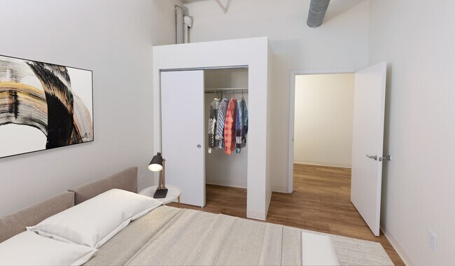 Amplio dormitorio para relajarse. - Boston Lofts