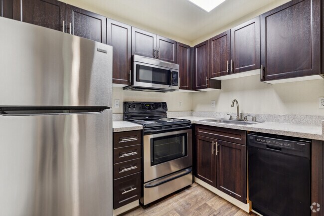 1BR , 1BA - 676SQFT - Serramonte Ridge