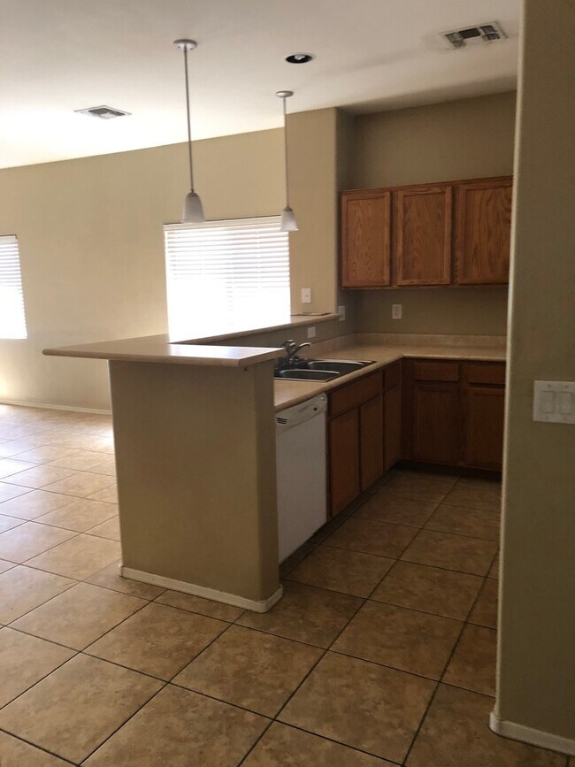 Building Photo - Beautiful Single-Level 3 Bedroom, 2 Bathroom Home in Maricopa