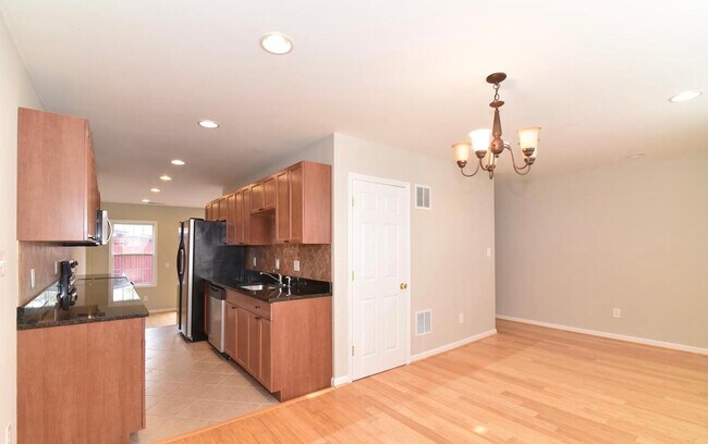 Kitchen - 1208 Magnolia Ln