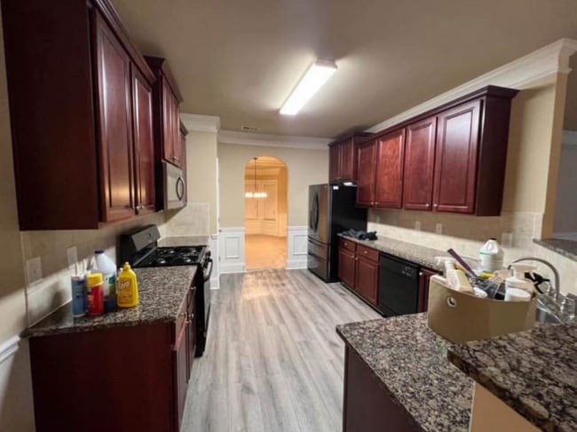 Building Photo - 656 Warwick Dr