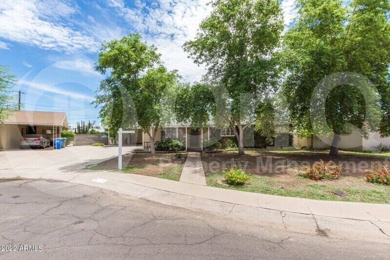 Building Photo - 2201 W Palo Verde Dr