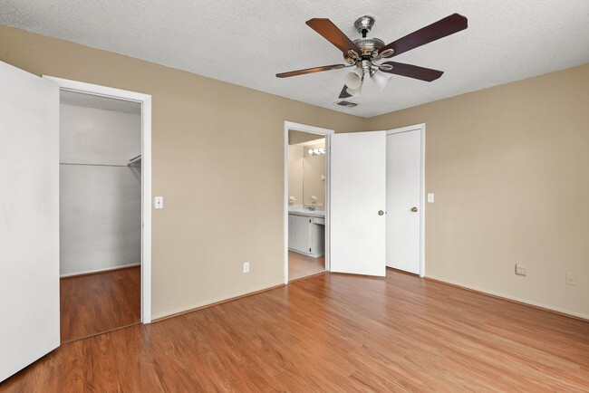 Building Photo - Winter Park Townhouse Available immediately!