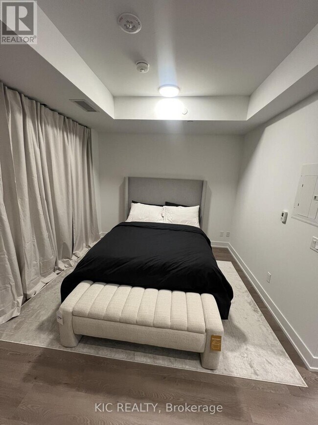 Building Photo - 308 Jarvis St