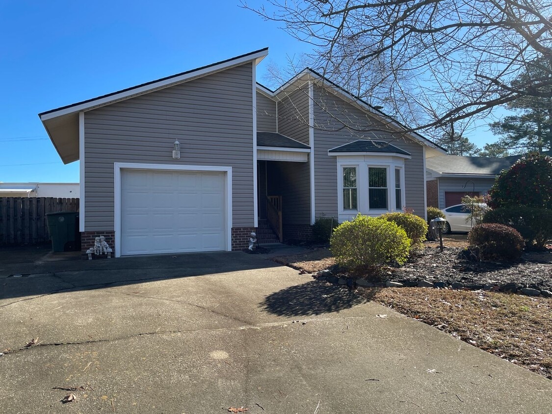 Primary Photo - 3 Bedroom / 2 Bath Ranch