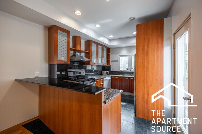 Foto del edificio - 1049 N Winchester Ave