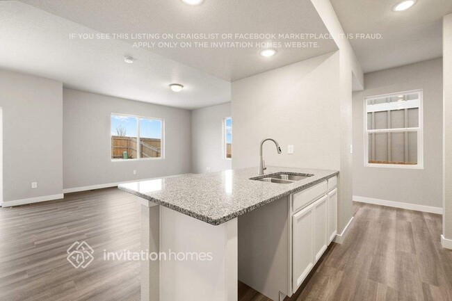 Building Photo - 11480 Sanderling St