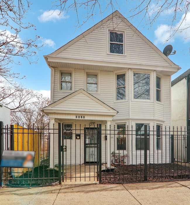 Building Photo - 8807 S Lowe Ave