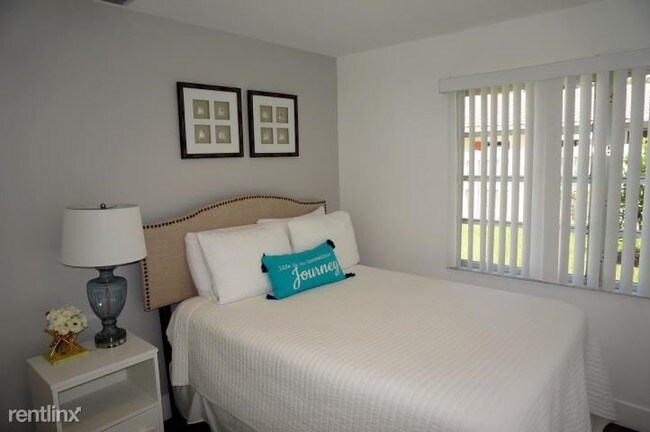 Foto del edificio - 3 br, 2.5 bath Duplex - 2070 S Conference Dr