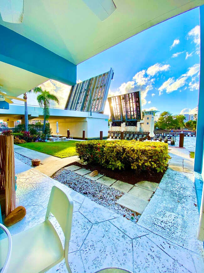 Foto del edificio - 55 NE Spanish Trail