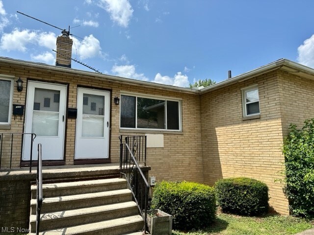 Primary Photo - 1690 Liberty Dr