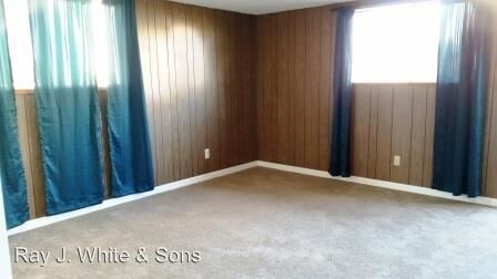 Building Photo - 615 Airway Dr