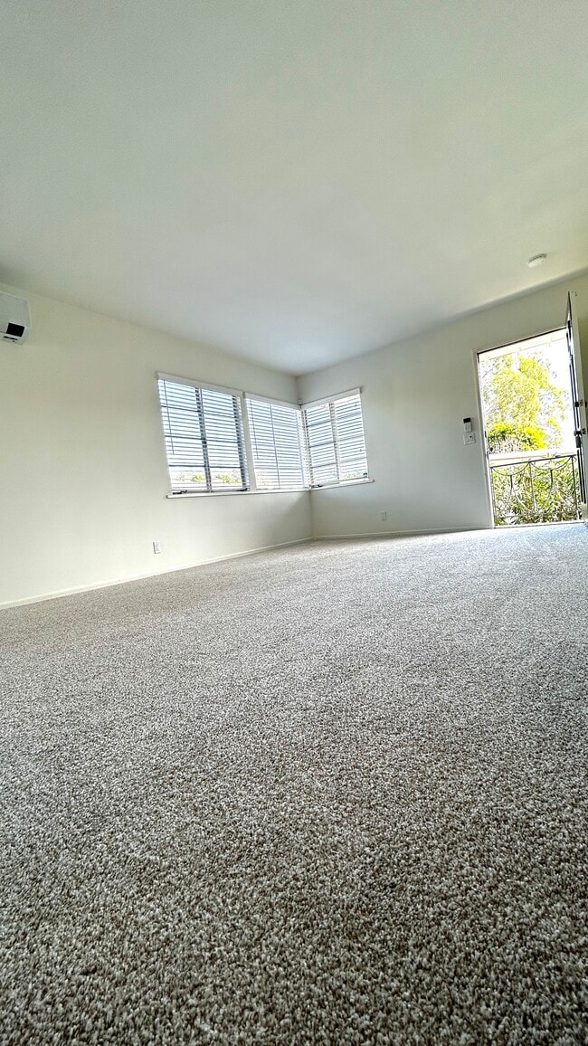 Building Photo - 251 S Church Ln