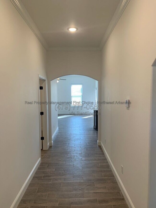 Building Photo - 2131 Tallgrass Ter