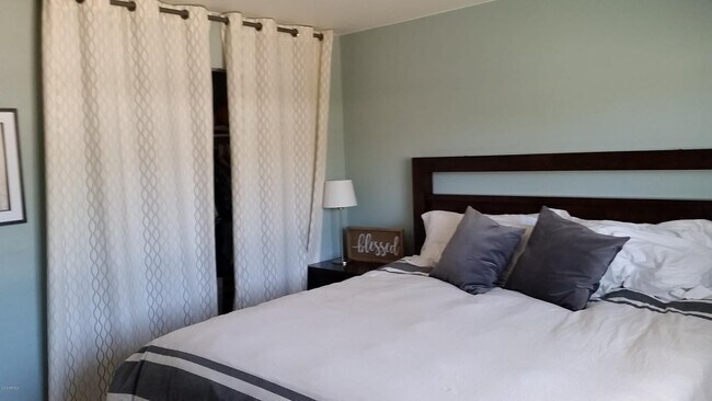 Foto del edificio - 1230 W 9th St