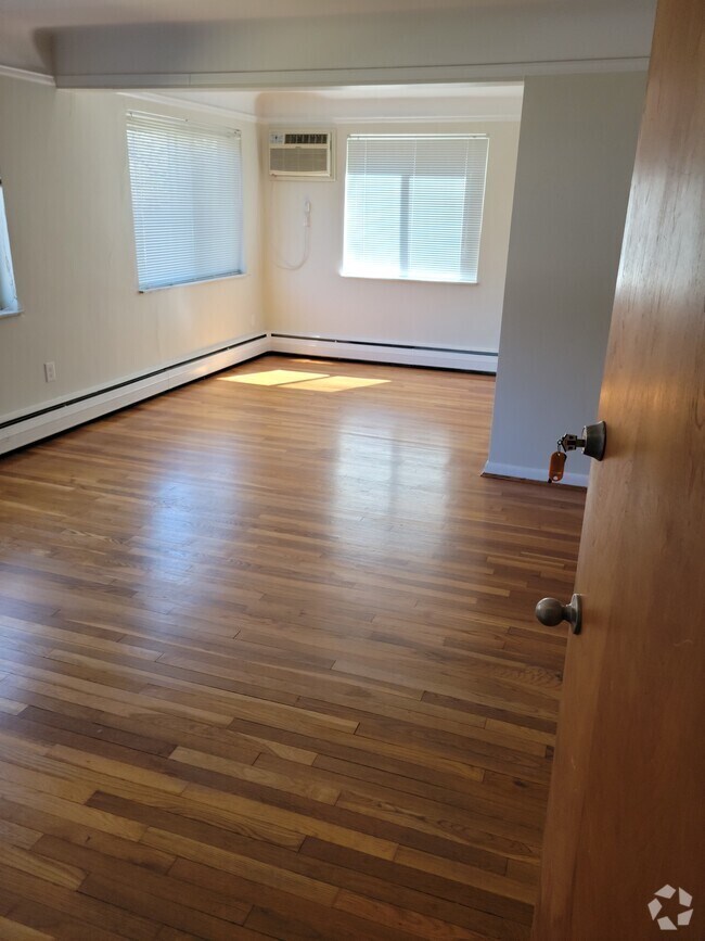 Mount Lookout Studio Student Apartments for Rent Cincinnati, OH 23