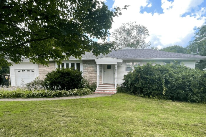 Primary Photo - NOW AVAILABLE! - 385 Gansevoort Rd, Fort E...
