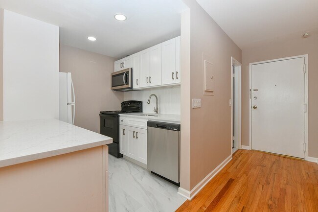 Building Photo - 43 Van Wagenen Ave