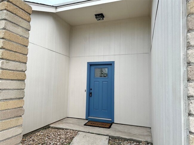 Building Photo - 2531 Bisontine St