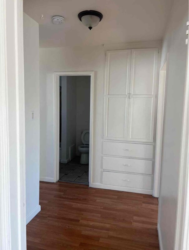 Building Photo - 11411 Oxnard St