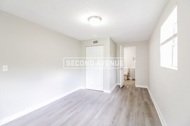 Building Photo - 2646 Lantana Ave