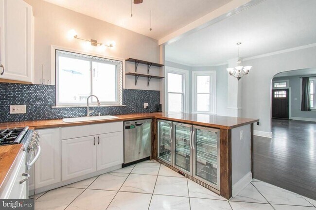 Building Photo - 4 br, 2.5 bath House - 5547 Ridge Ave