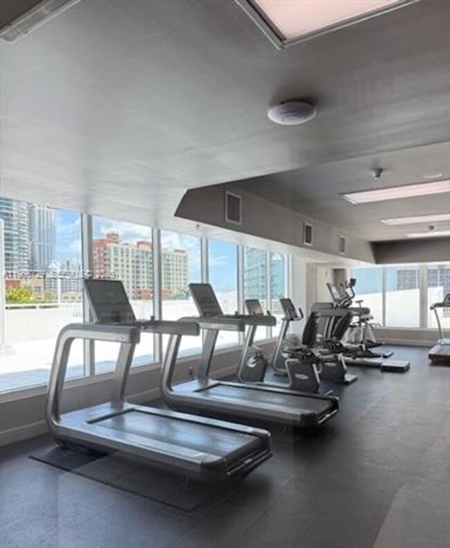 Foto del edificio - 275 NE 18th St