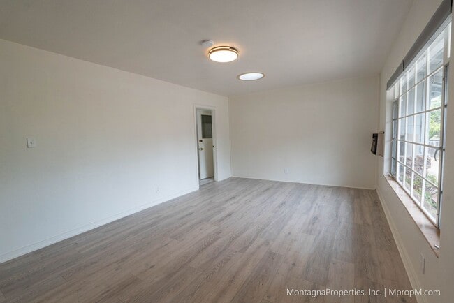 Building Photo - 16375 W La Chiquita Ave