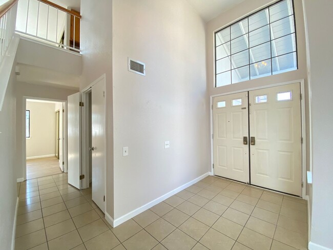 Building Photo - Upgraded Large 4 Bedroom Home on Cul-de-sac