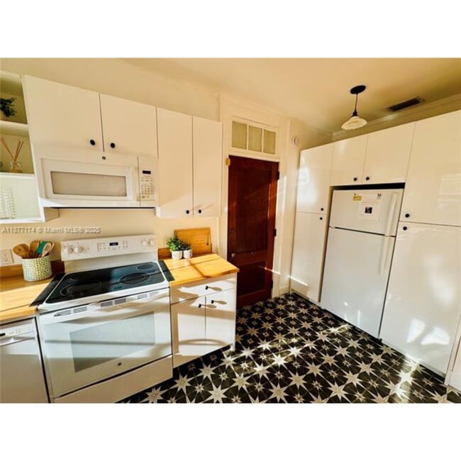 Building Photo - 3224 Biscayne Blvd