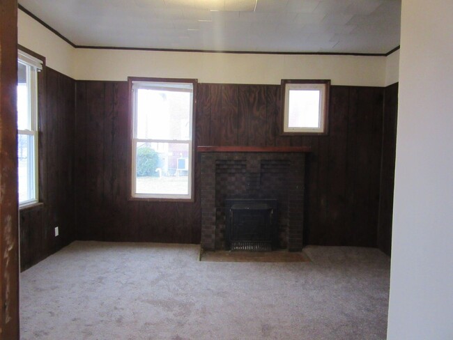 Building Photo - 3 br, 1 bath House - 283 E Wilkinson