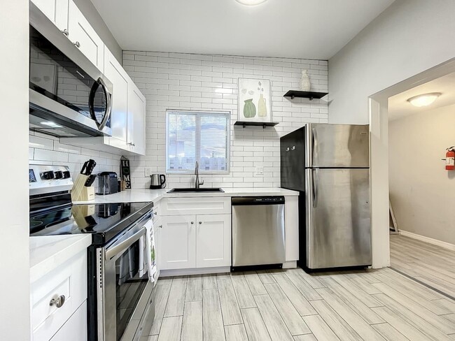 Building Photo - 1500 SW 12th Ct